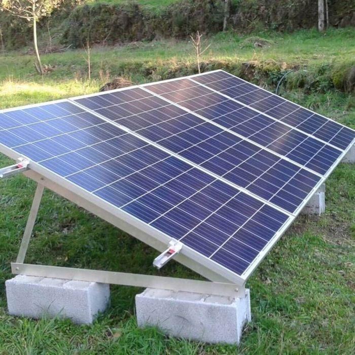 Ballasted rooftop solar panel installation