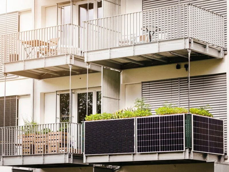 Low cost solar balcony mounting